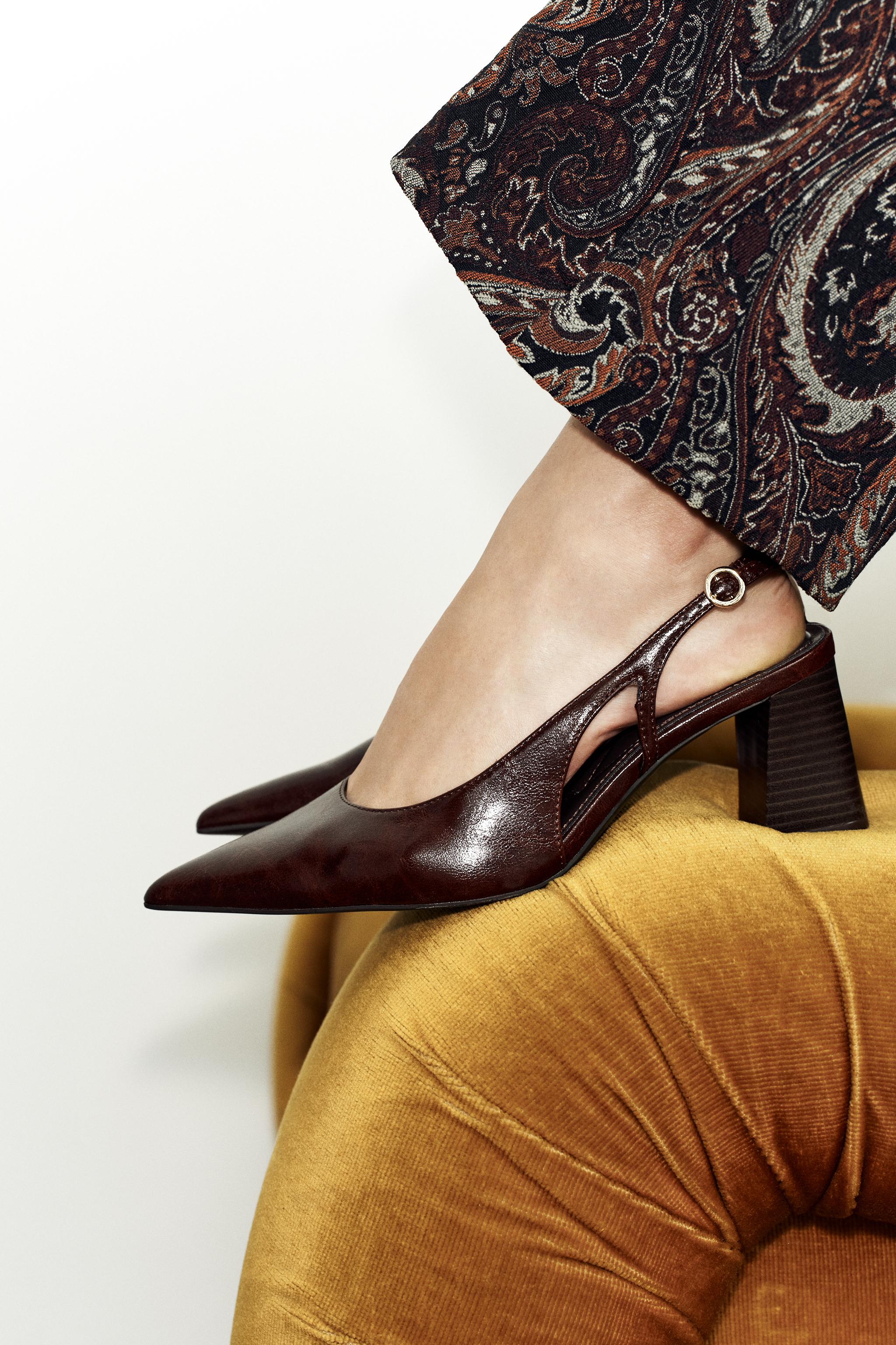 CHAUSSURES OUVERTES À L'ARRIÈRE